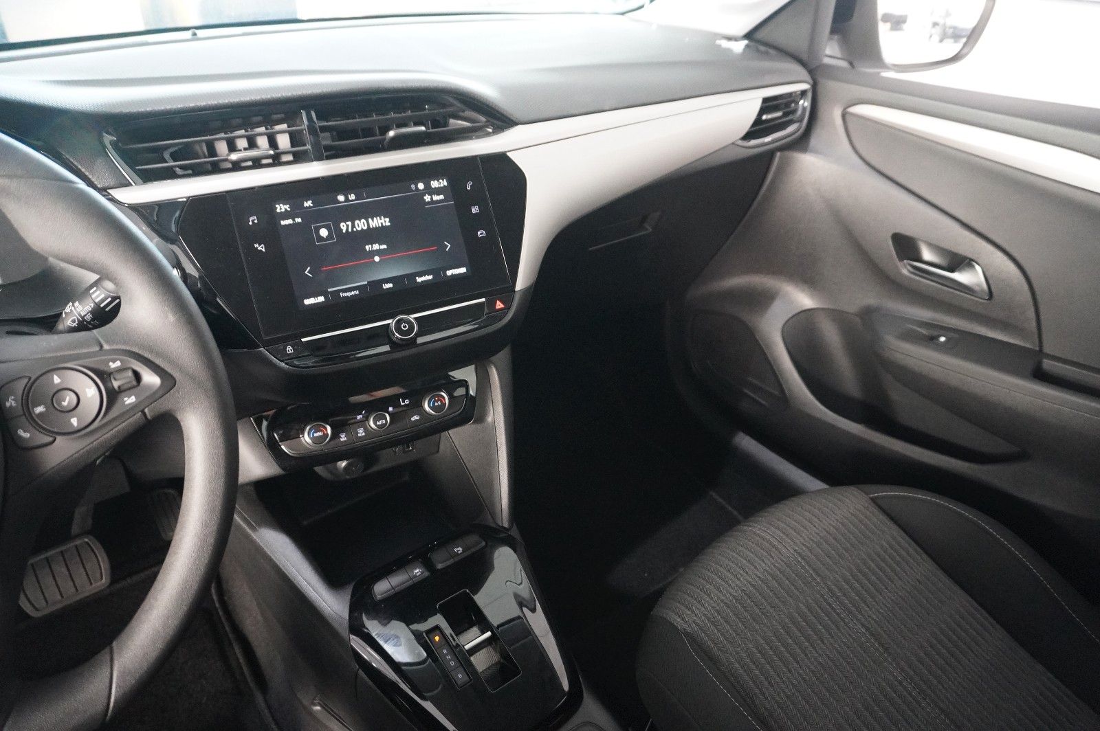Fahrzeugabbildung Opel Corsa-e F EDITION 7KW NAVI/VIRT/SHZ/DAB/WÄRMEP.