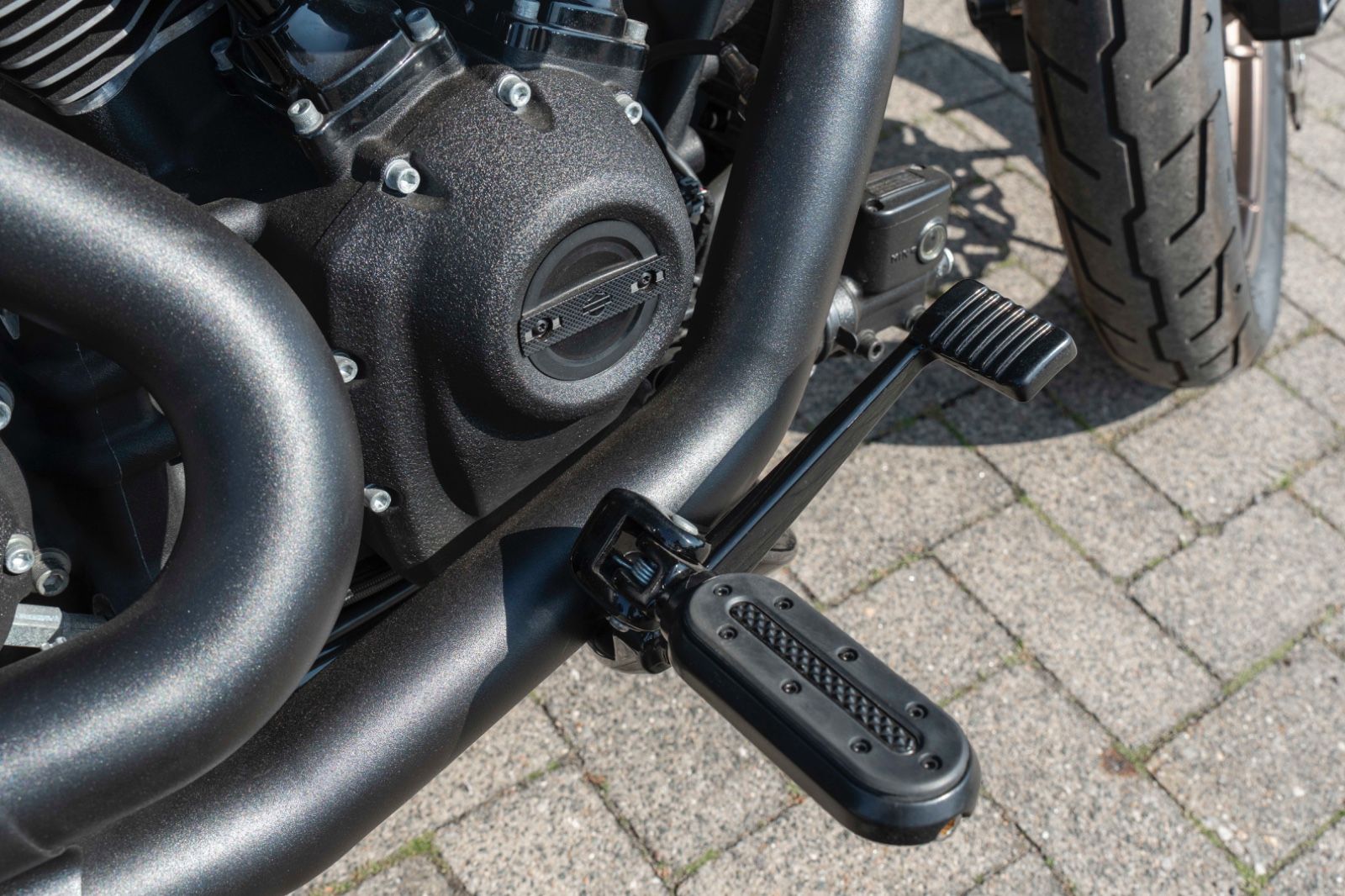 Fahrzeugabbildung Harley-Davidson FXLRST