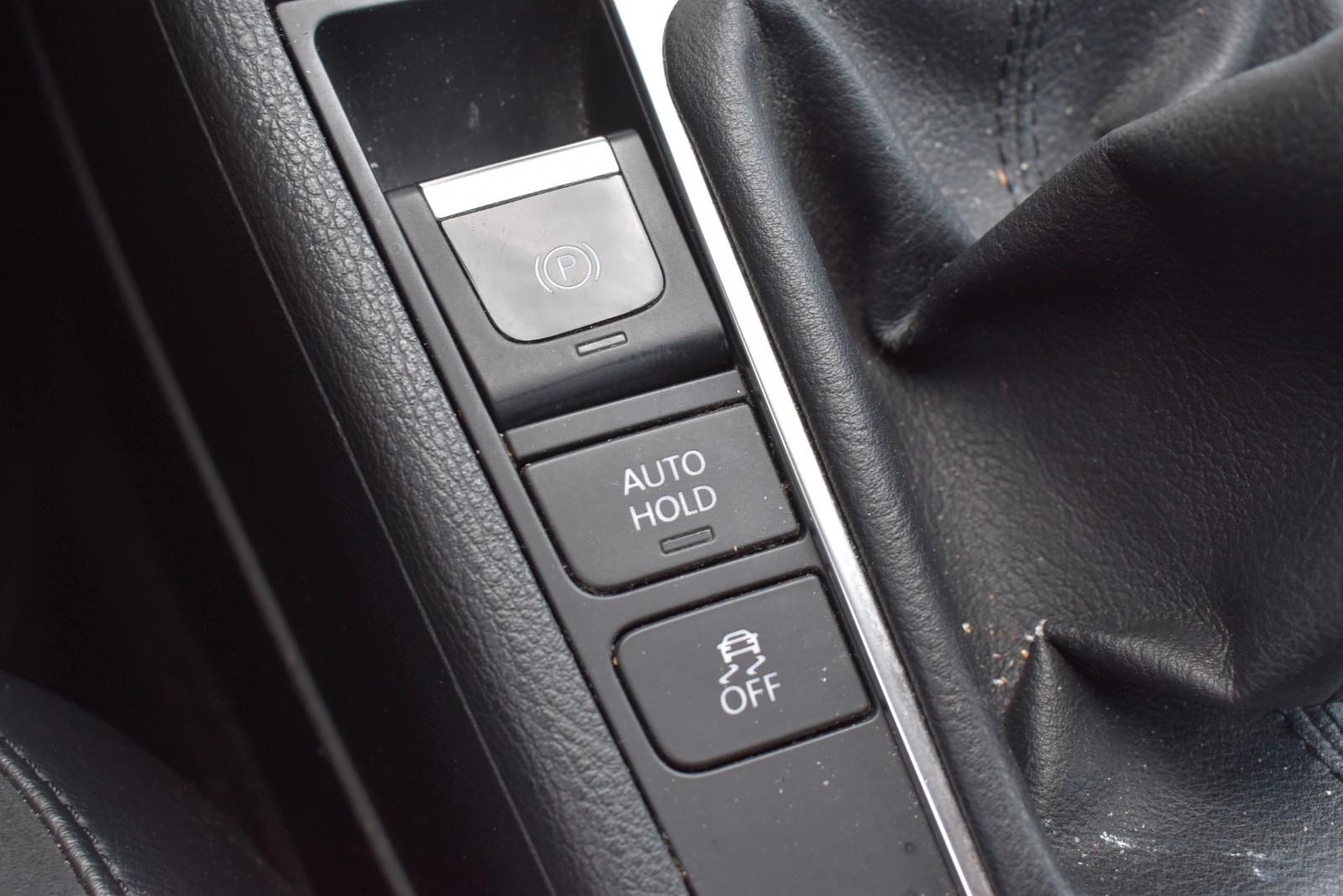 Volkswagen Passat 2011 — photo 21