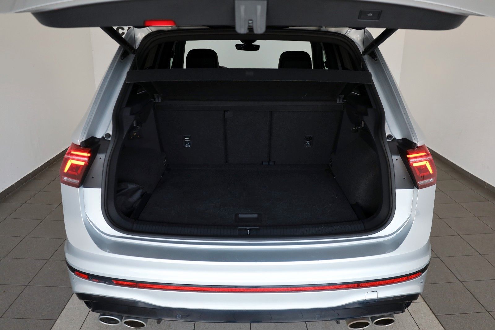 Fahrzeugabbildung Volkswagen Tiguan R 4M Leder,Navi,LED,PanDach,Harman/K,Memo