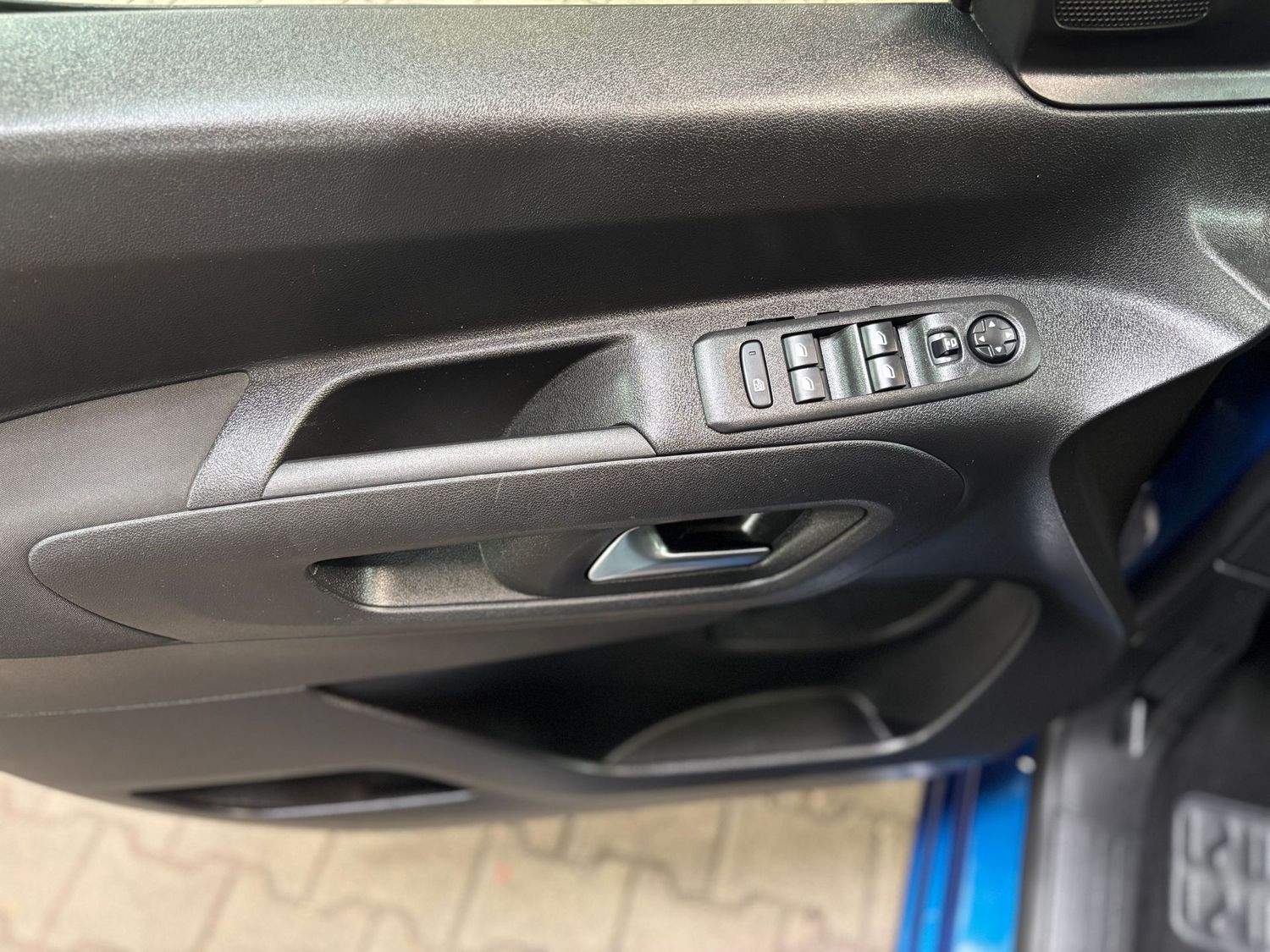 Fahrzeugabbildung Opel Combo Innovation Kamera#Pano#HeadUp