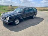 Mercedes-Benz Mercedes E220 CDI T-Klassic Kombi 147 PS Diesel - gebrauchte Mercedes-Benz E 220 aus dem Jahr 2001