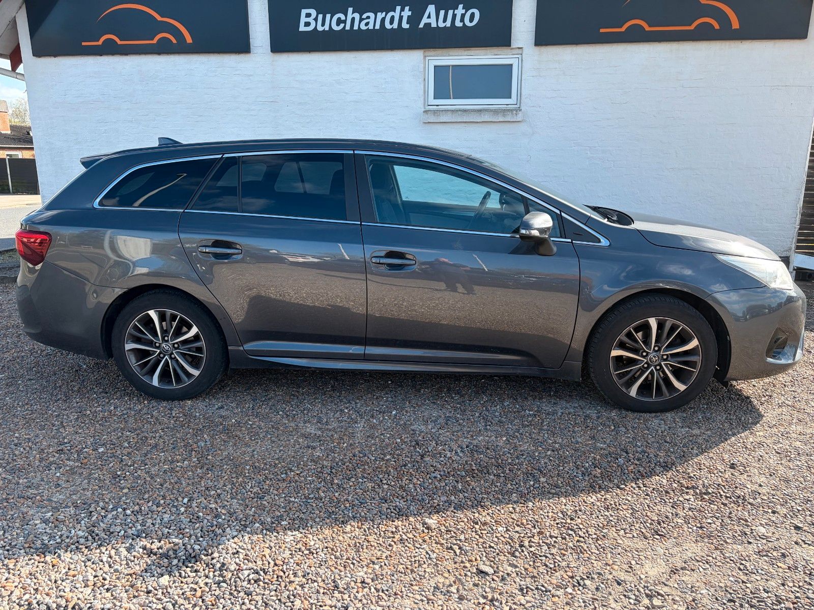 TOYOTA Avensis