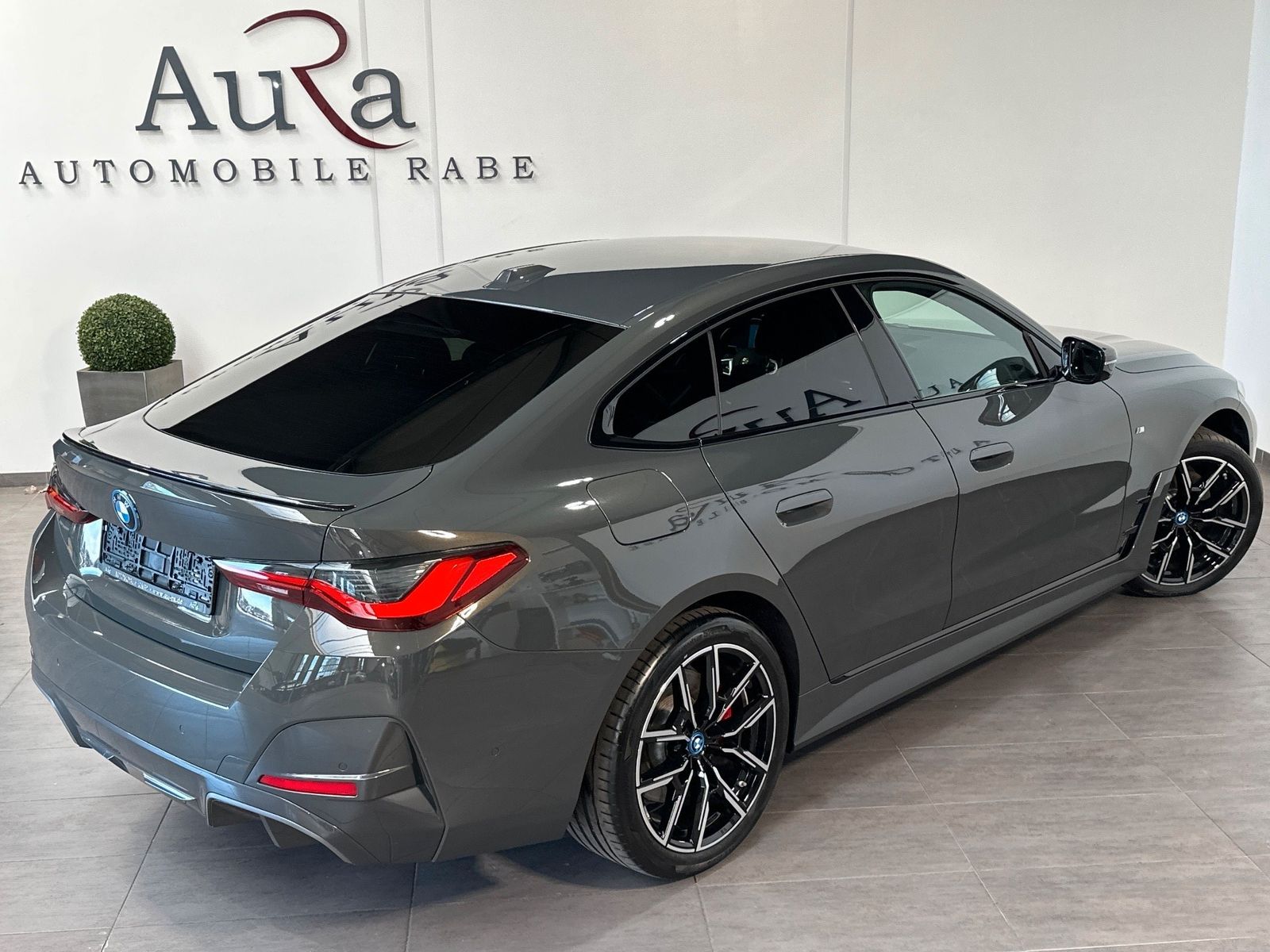 Fahrzeugabbildung BMW i4 eDrive40 Gran Coupe M-Sport NAV+LED+KAM+SHZ