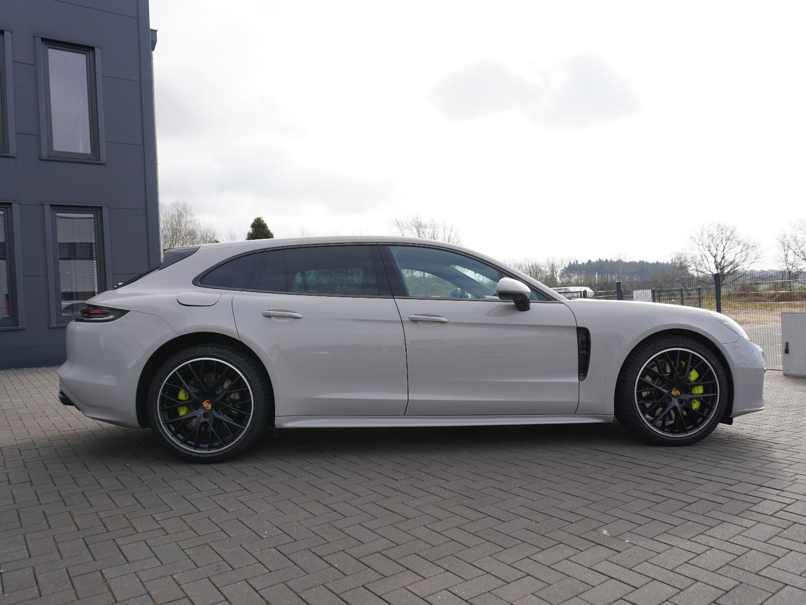 Fahrzeugabbildung Porsche Panamera Sport Turismo 4 E-Hybrid