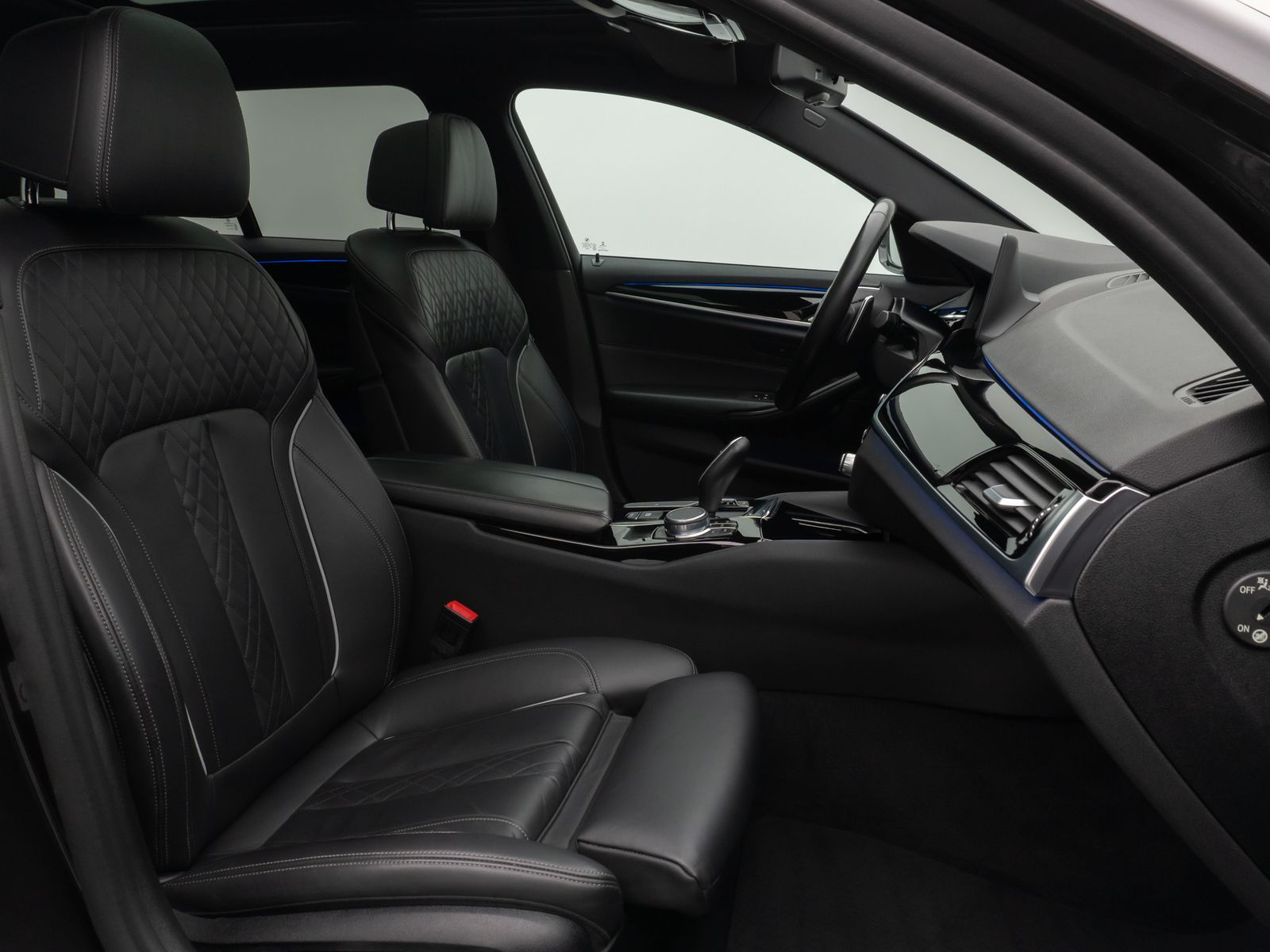Fahrzeugabbildung BMW 540i xD SportLine Panorama HUD DAB HiFi 4xKlima