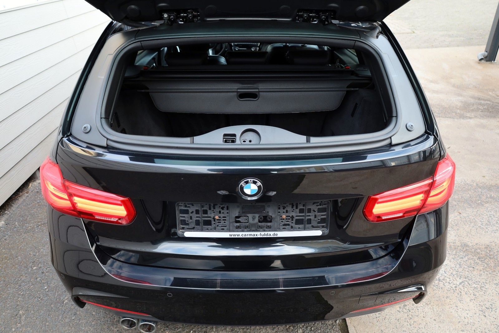 Fahrzeugabbildung BMW 320d Touring M Sport Leder,Navi,LED,SH,PDC,SR+WR