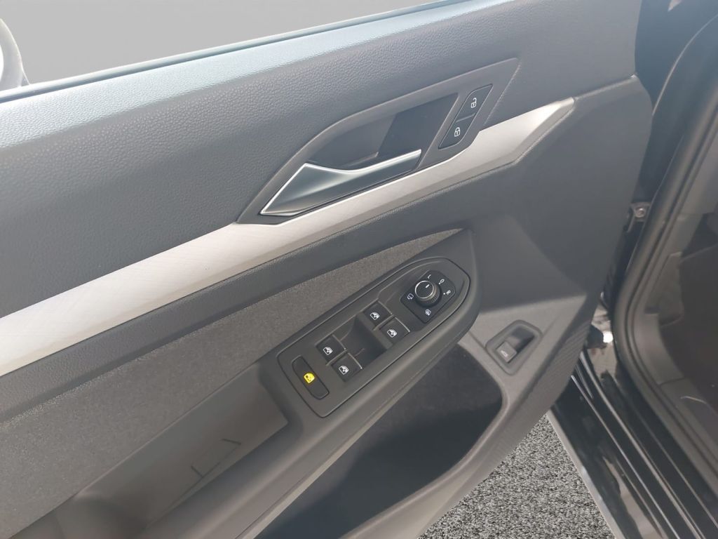 Fahrzeugabbildung Volkswagen Golf Variant 1.5 TSI Life Standheizung AHZV