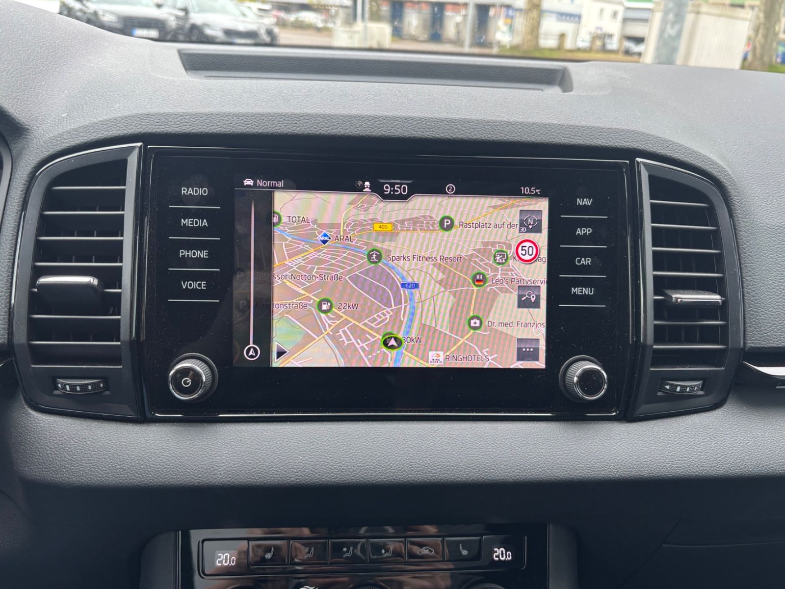 Fahrzeugabbildung SKODA Karoq Sportline 1.5 TSI Pano AHK