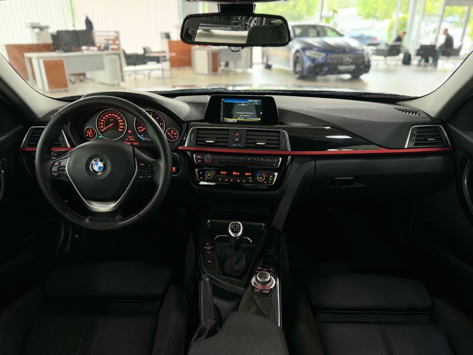 Fahrzeugabbildung BMW 320d xD SportLine Komfort Fernlichtassis AHK PDC