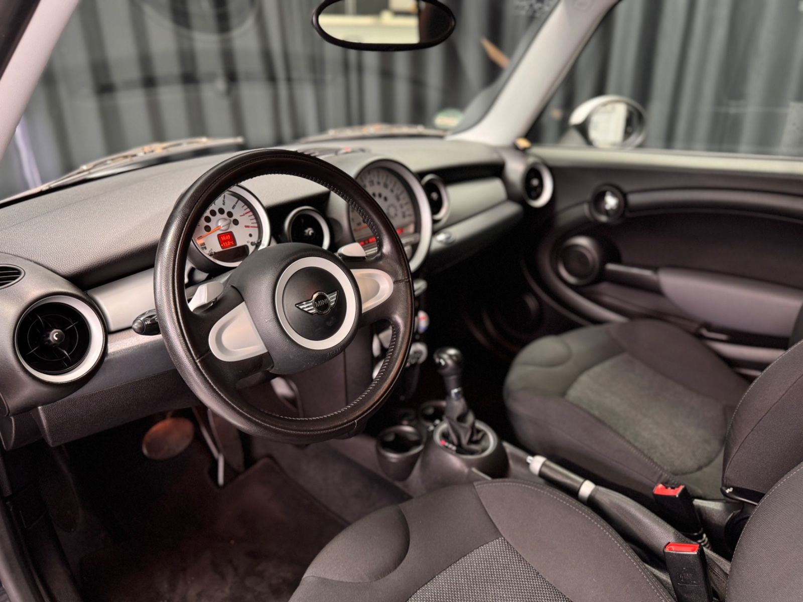 Fahrzeugabbildung MINI COOPER Mini Cooper|PANORAMA|XENON|AUTOMATIK|