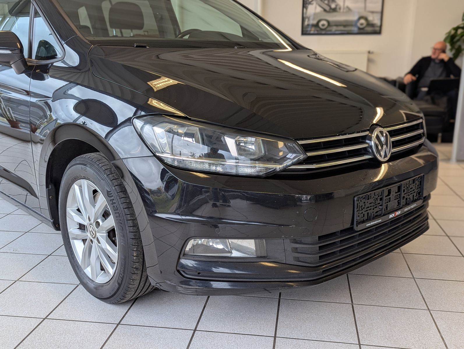 Fahrzeugabbildung Volkswagen Touran 1.4 TSI DSG Comfline 7-Sitze Navi