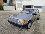 Mercedes-Benz Oldtimer Mercedes Benz E230 (W124) Automatik - Mercedes-Benz E 230: W124
