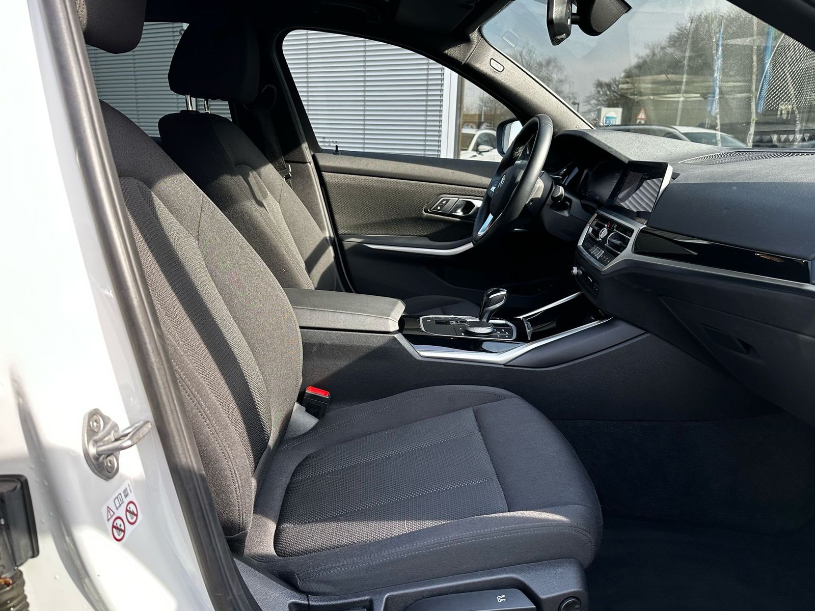 Fahrzeugabbildung BMW 318d Aut Advan Tou VIRTU+PROF+NAVI+SHZ+LED+PDC+M