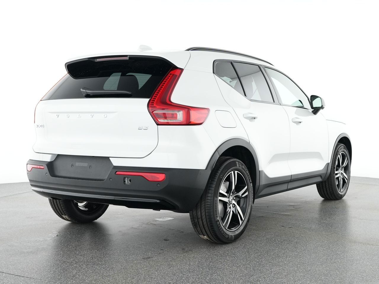 Fahrzeugabbildung Volvo XC40 Plus Dark 2WD