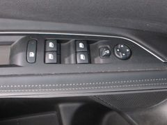 Fahrzeugabbildung Peugeot 5008 Allure 1.5D NAVI/LED/SHZ/AHK/PDC&CAM/ACC