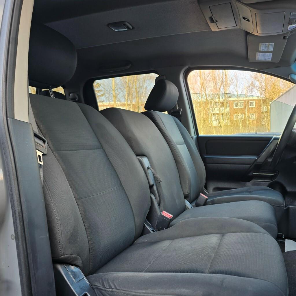 Nissan Titan 2011 — photo 12