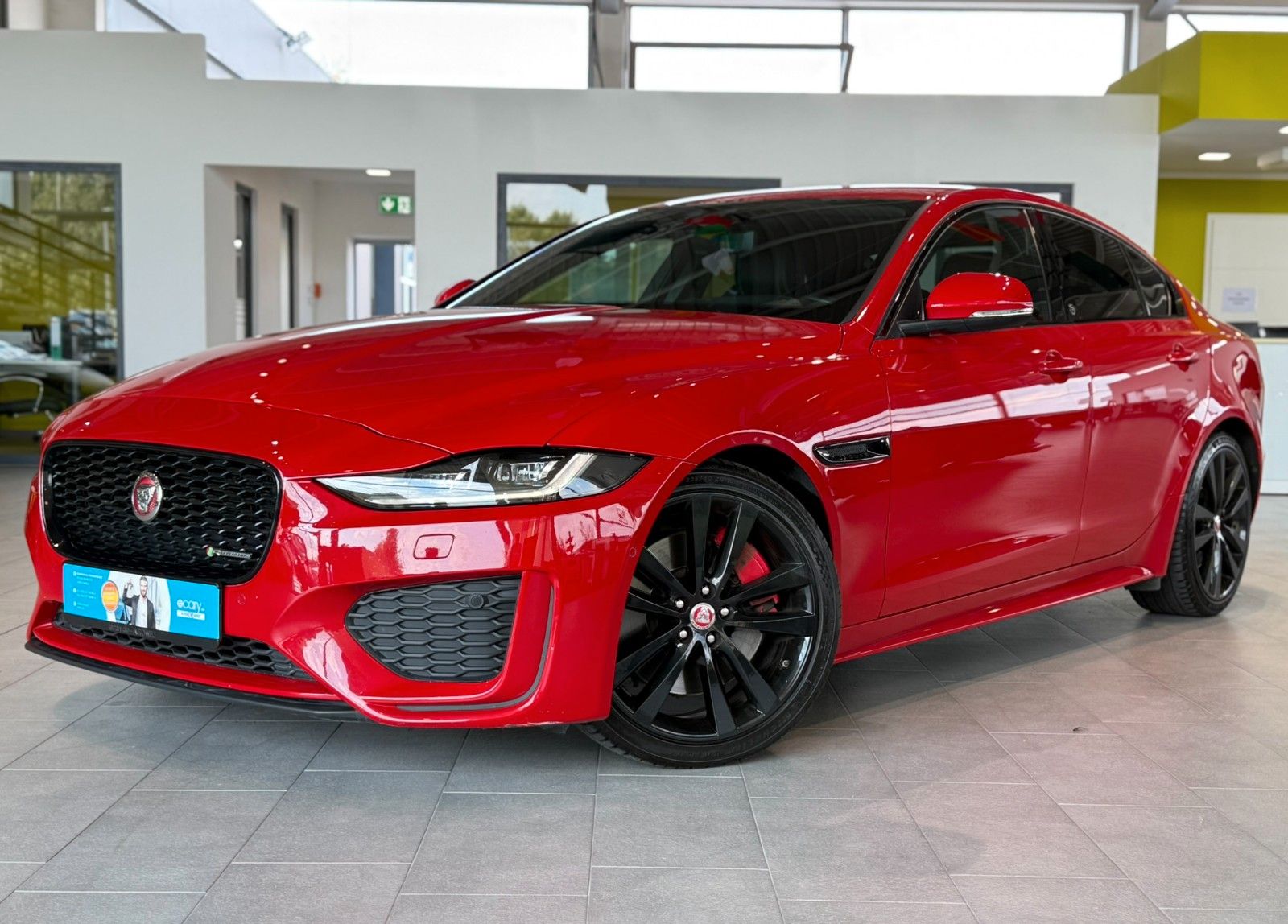 Jaguar XE R-Dynamic SE