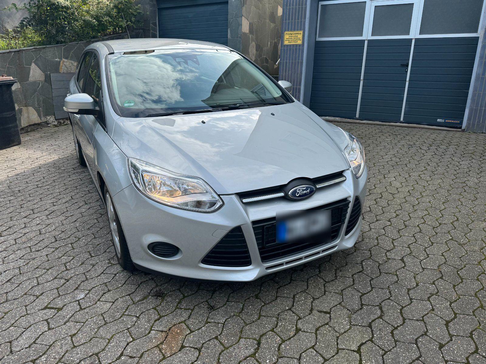 Ford Focus 2014 — вигляд ззаду