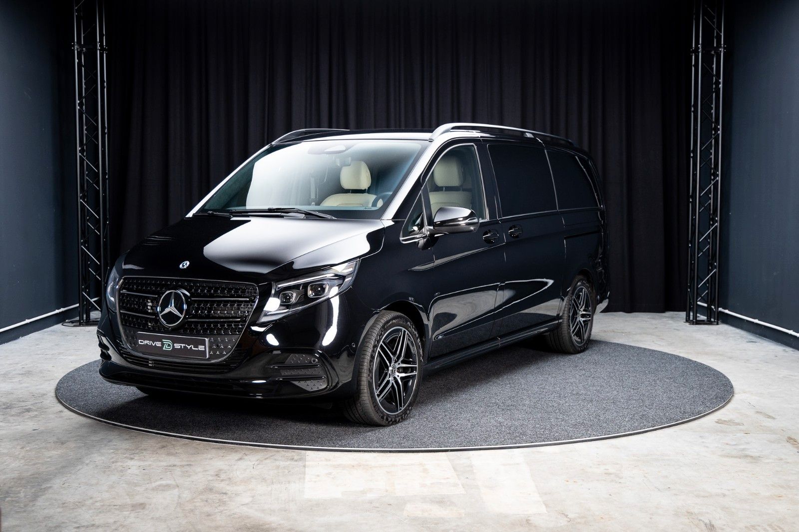 Fahrzeugabbildung Mercedes-Benz V 300 d 4MATIC EXCLUSIVE lang + AIRMATIC + Bur