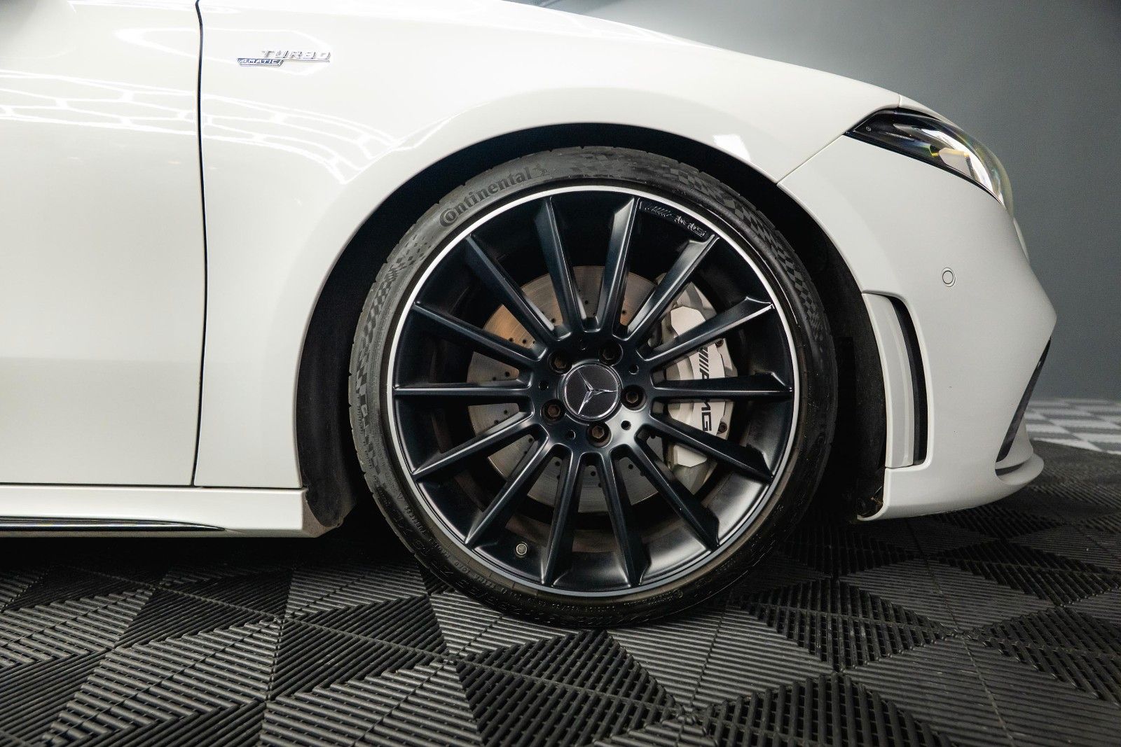 Fahrzeugabbildung Mercedes-Benz A 35 AMG 4Matic Night-Paket *Pano*LED*ACC*DAB*