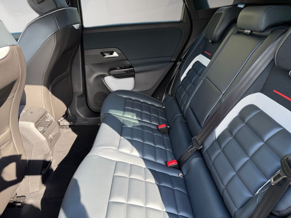 Fahrzeugabbildung Citroën e-C5 Aircross 210 Komfort-Range MAX *Schiebedach