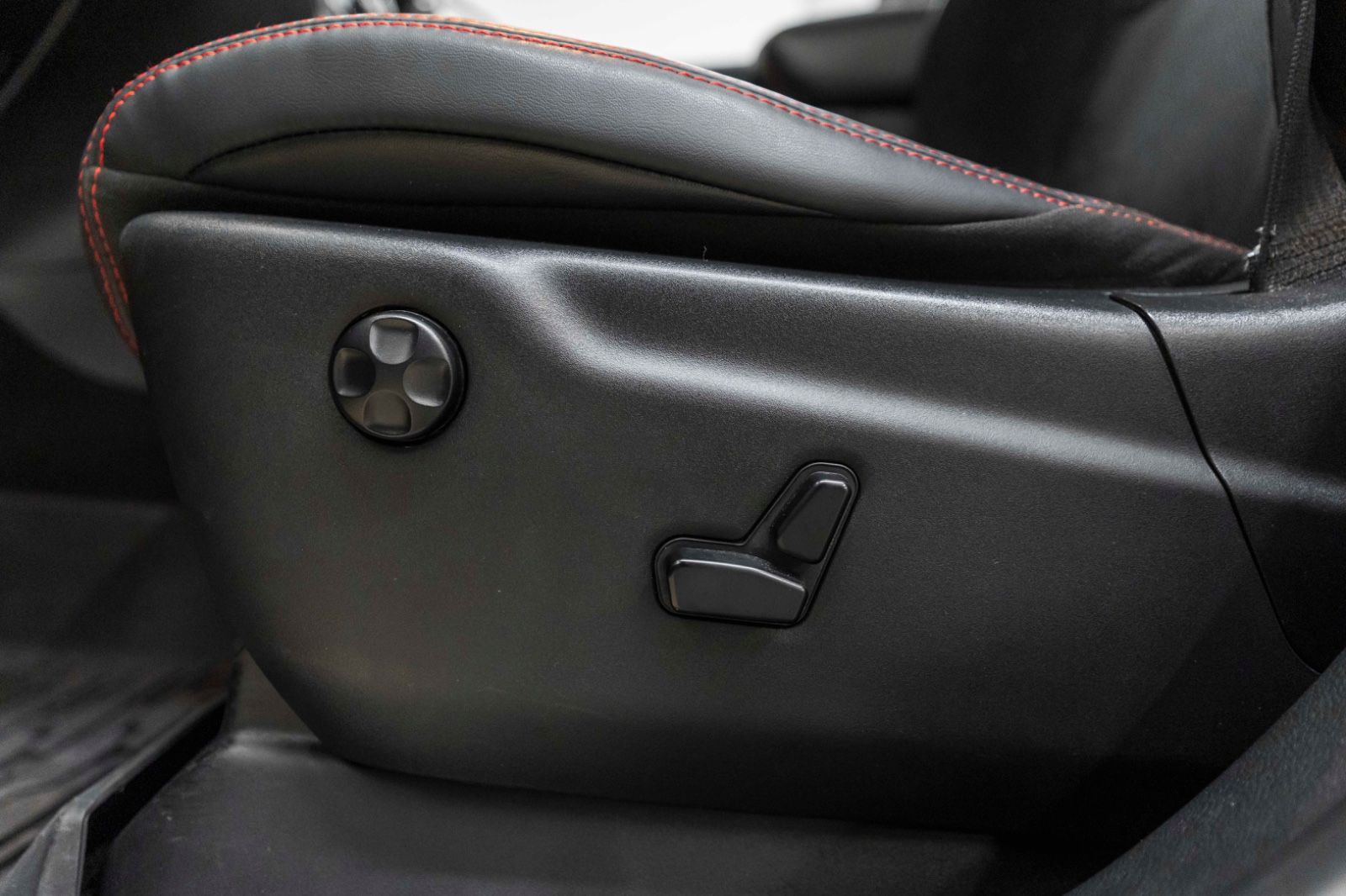 Fahrzeugabbildung Jeep Grand Cherokee Laredo X 3,6L LPG 4X4 KAM PANO