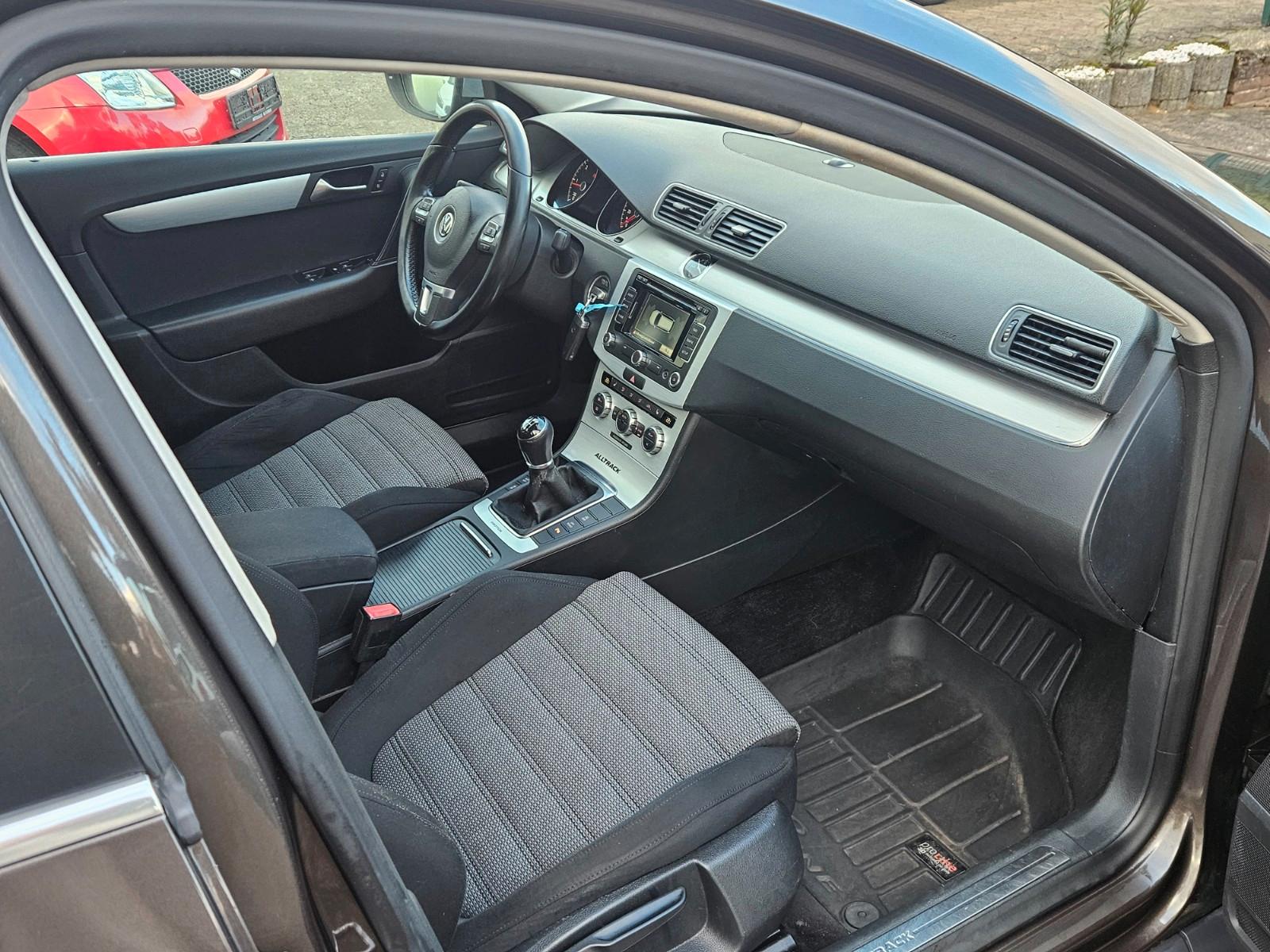 Volkswagen Passat Alltrack 2012 — photo 9