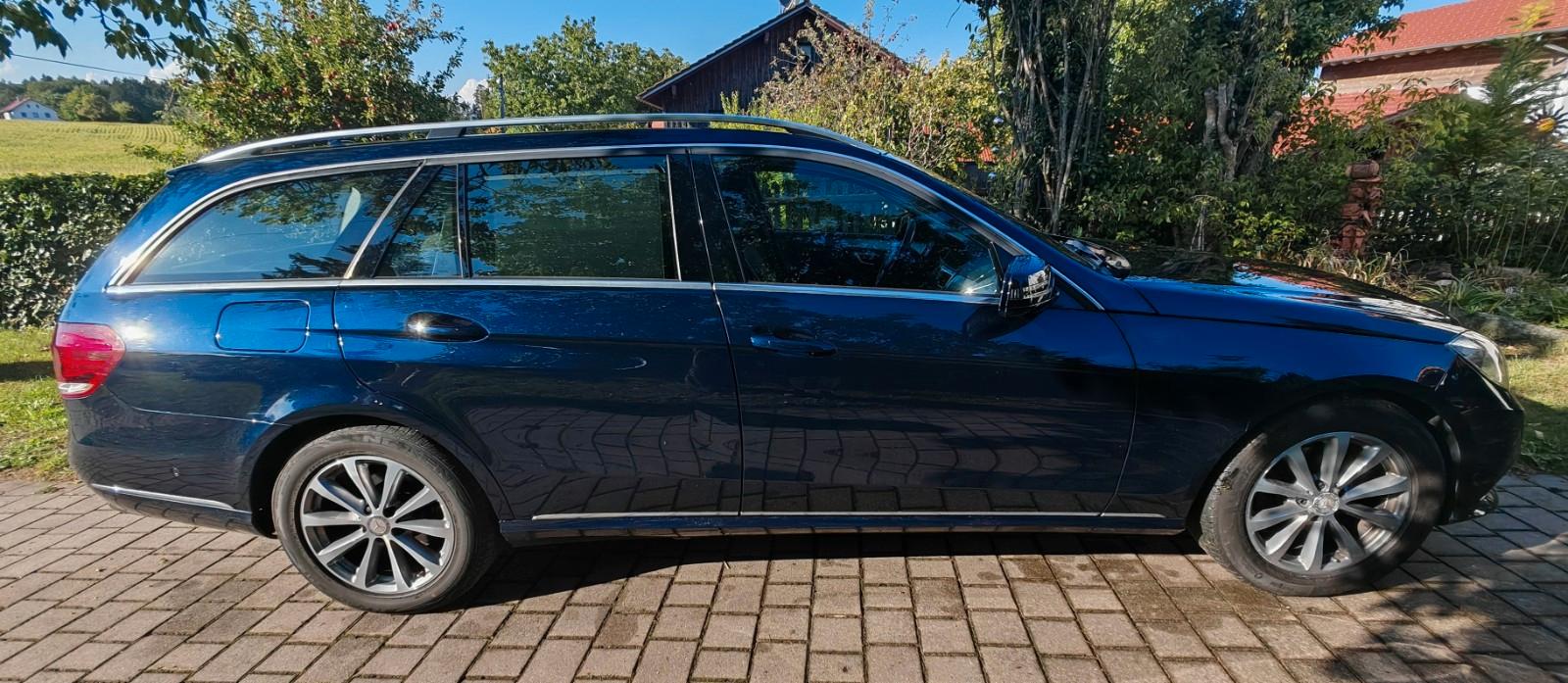 Mercedes-Benz E 220 BlueTEC BlueEFF. Standard