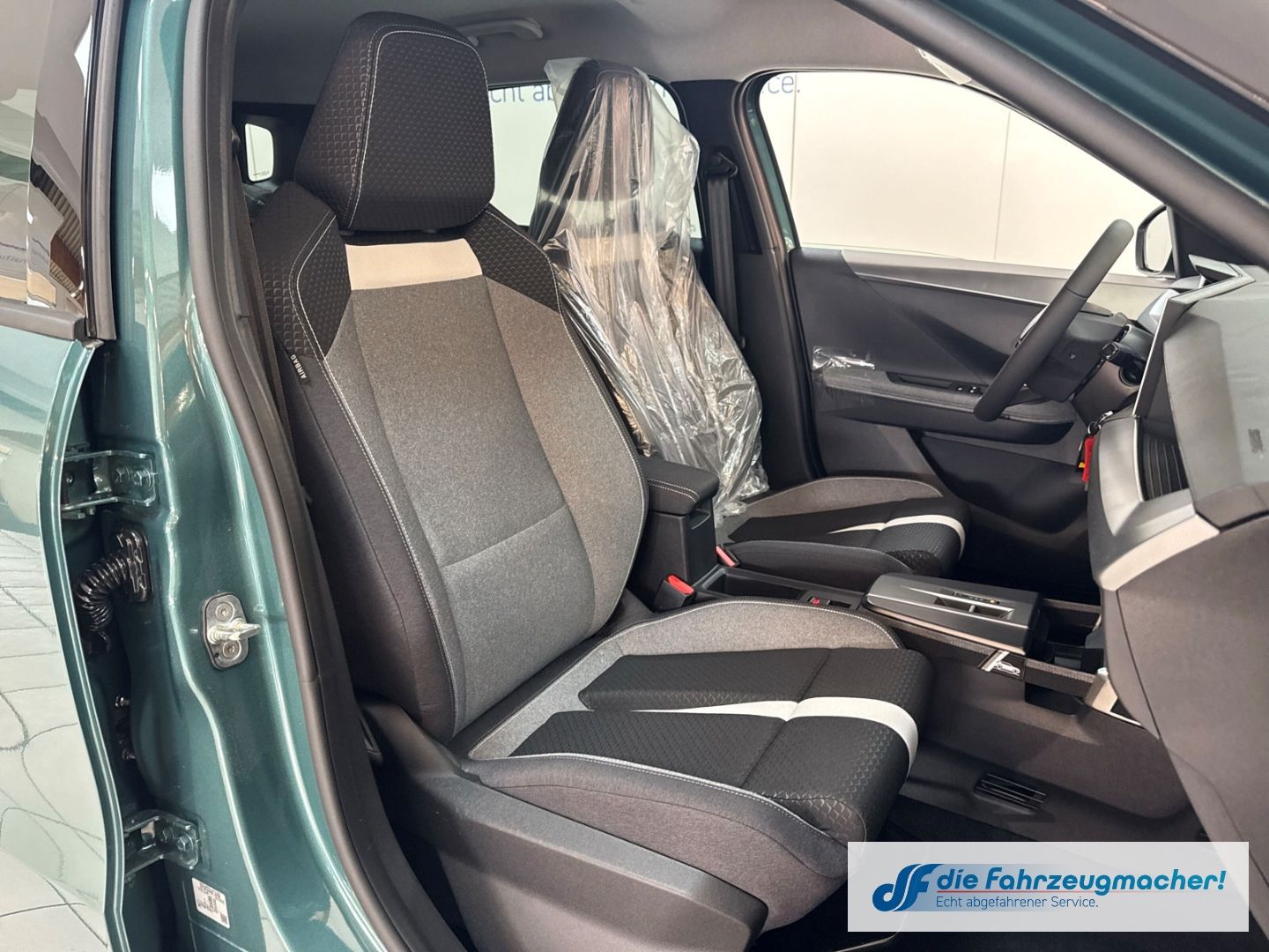 Fahrzeugabbildung Opel Frontera GS 107 kW Navi Digitales Cockpit LED Ap
