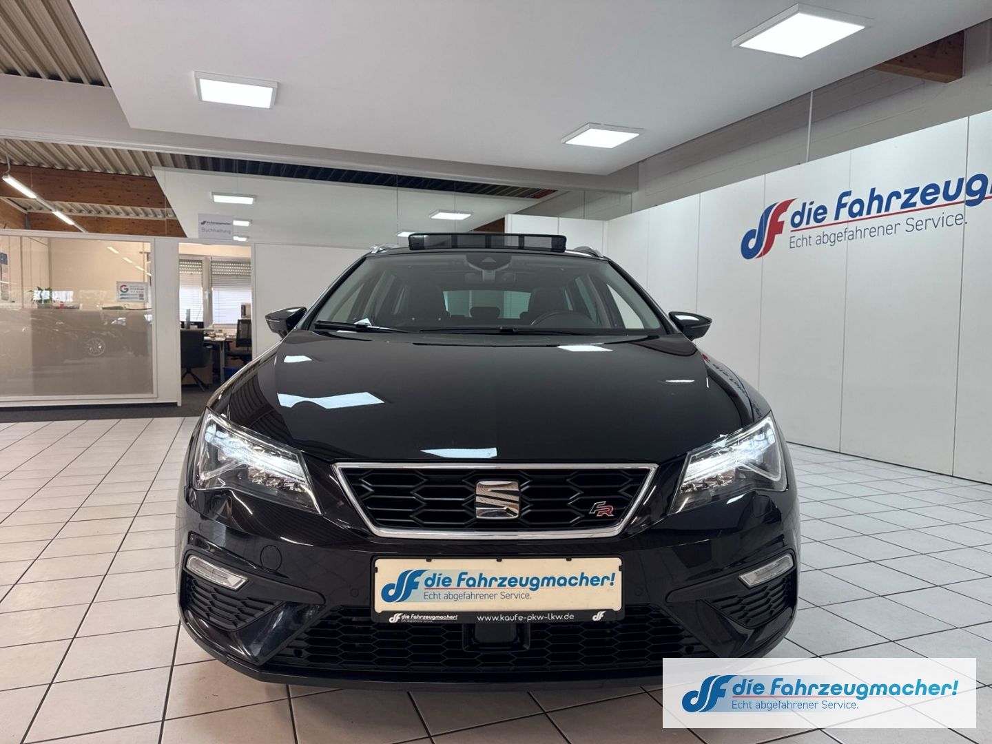 Fahrzeugabbildung SEAT Leon ST FR Panorama Navi Leder LED Sperrdiff. AC
