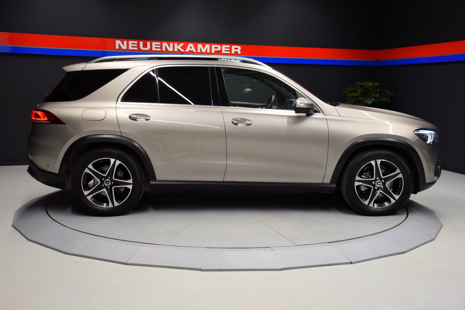 Fahrzeugabbildung Mercedes-Benz GLE 300d 4Matic Pano HuD Airmatic Burmes Standhz