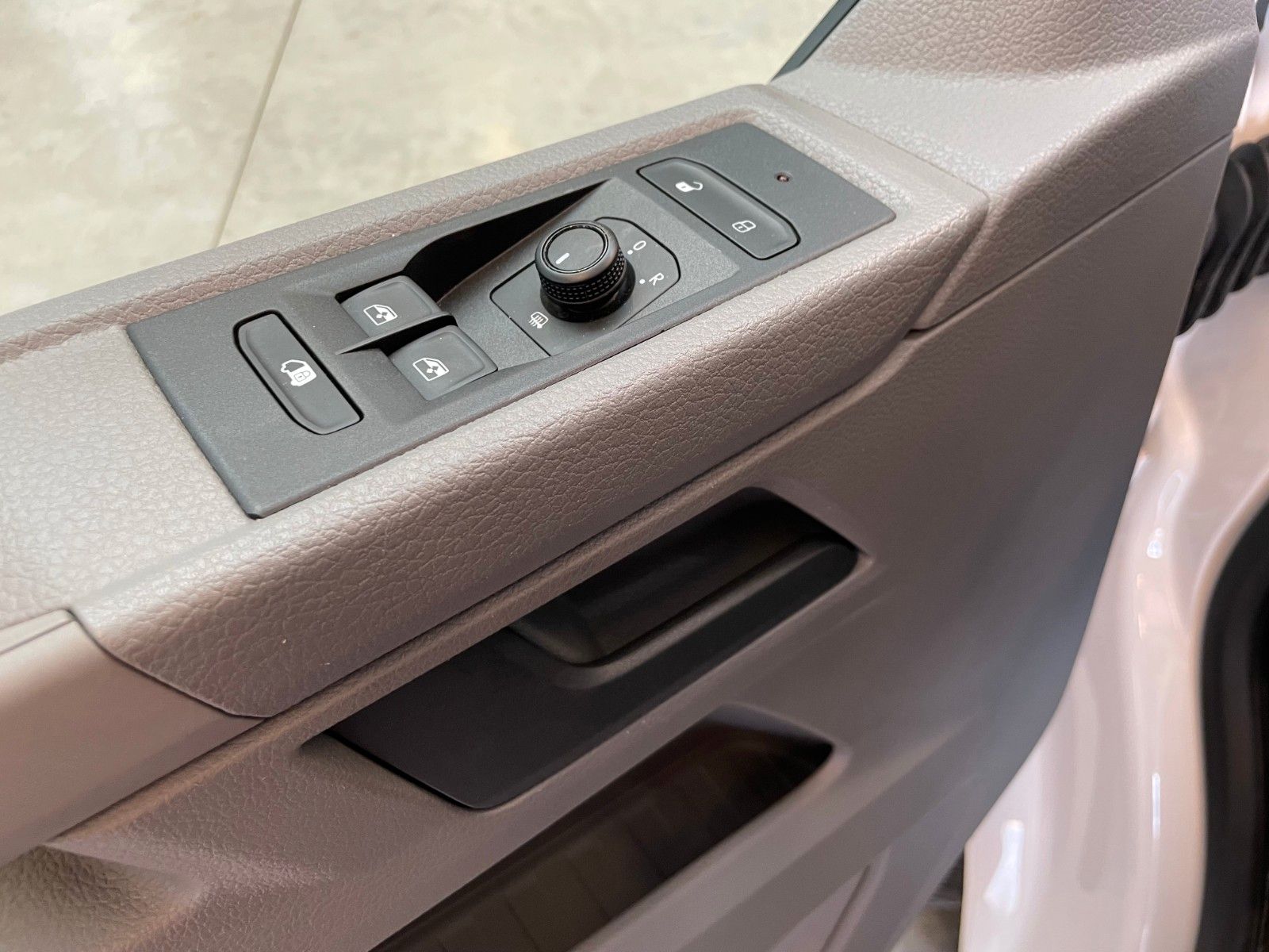 Fahrzeugabbildung Volkswagen T6.1  Transporter 2.0 TDI  Klima Flügeltüren