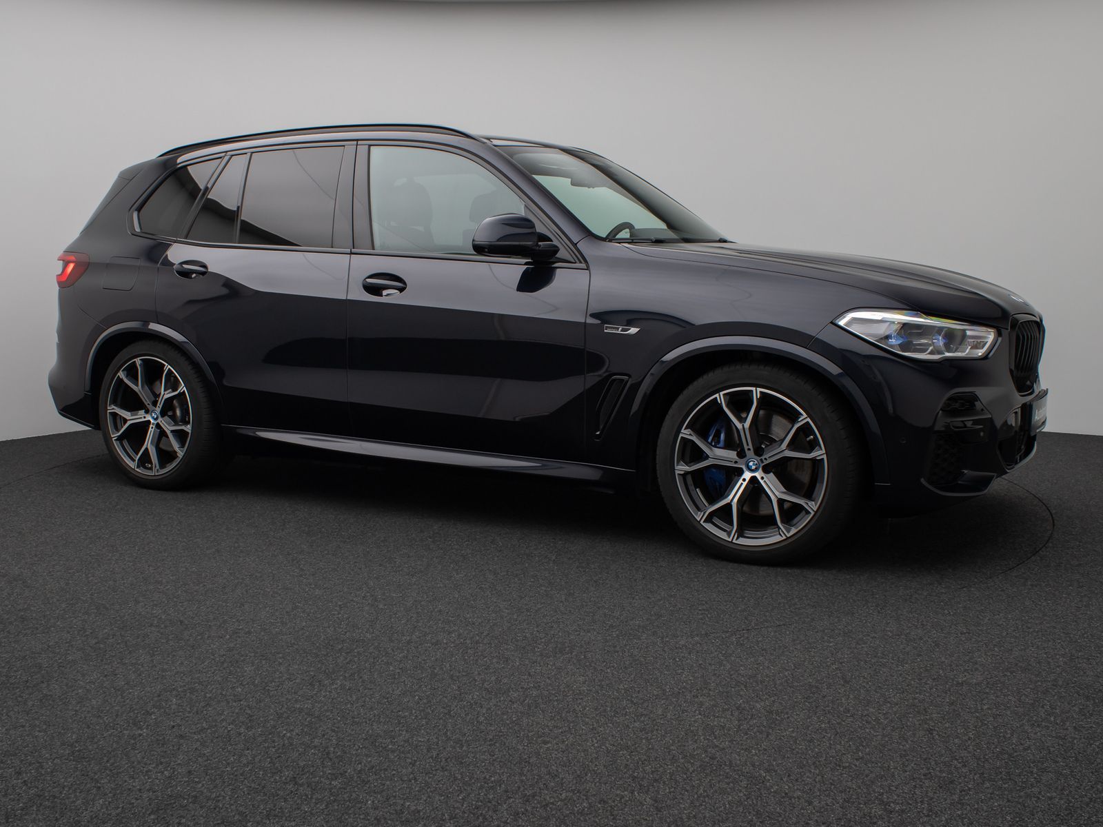 Fahrzeugabbildung BMW X5 xD45e M Sport 360°HUD DAB H/K Individual 21Zl