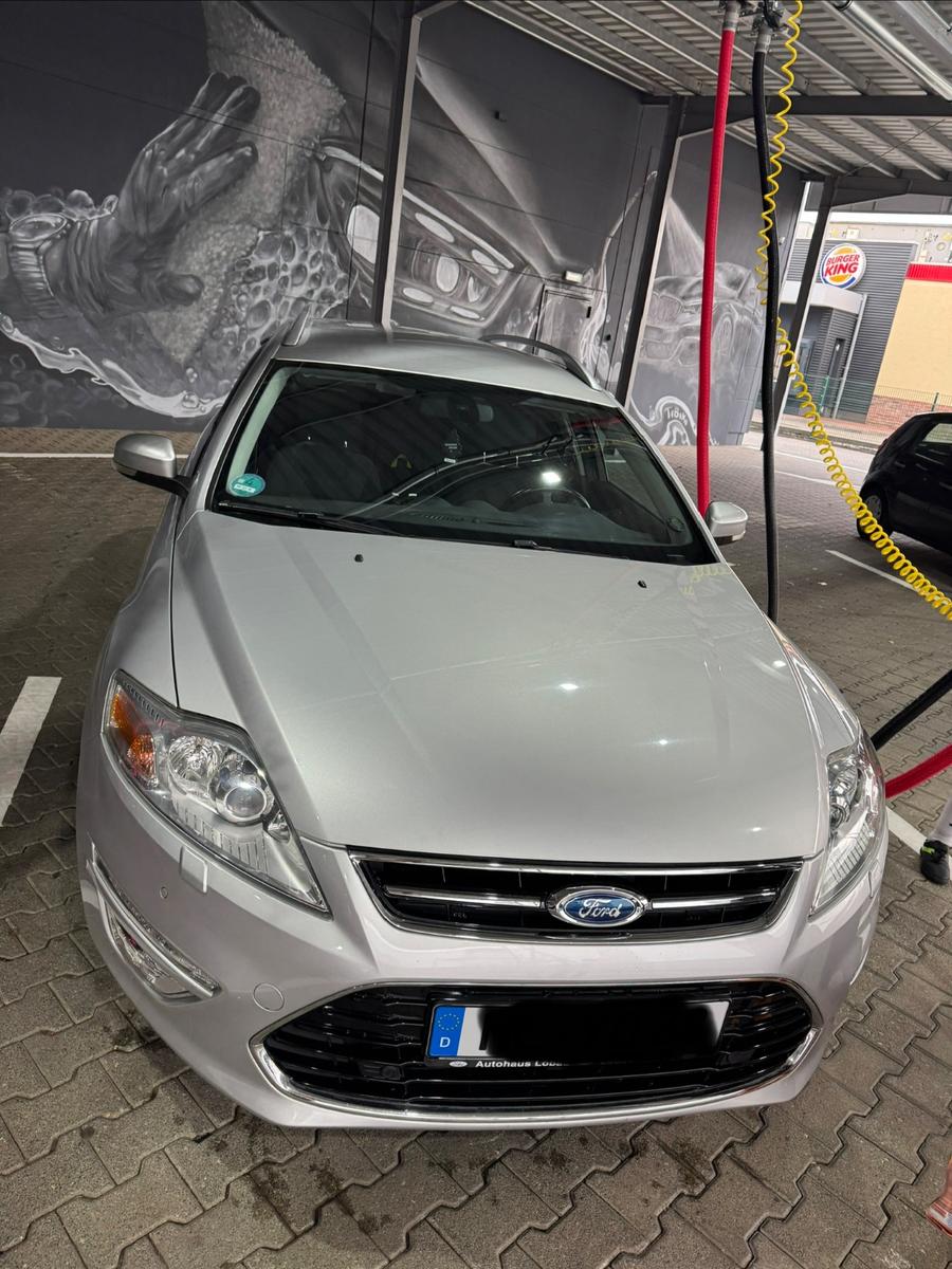 Ford Mondeo 2011 — interior