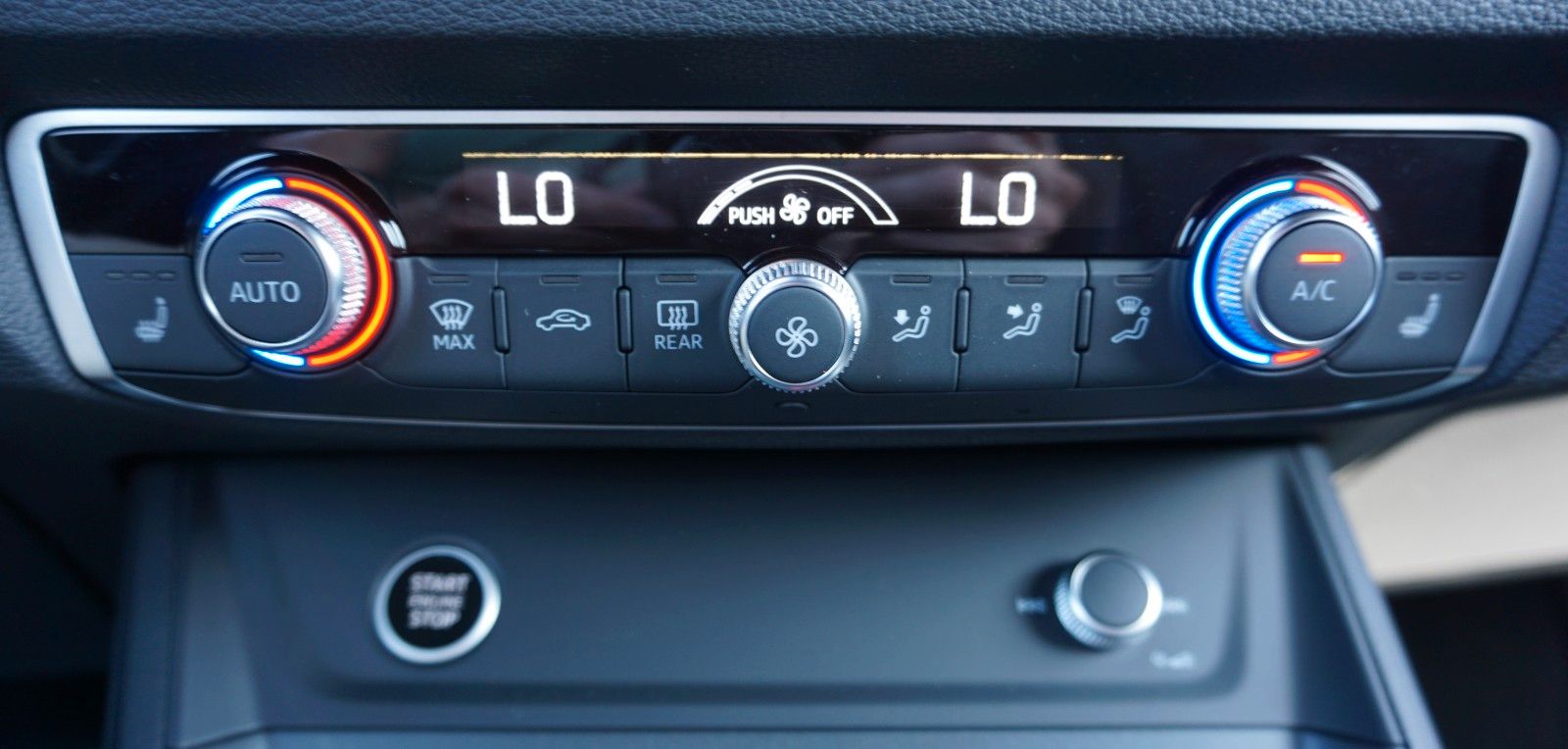 Fahrzeugabbildung Audi Q3 35 TFSI S Line Black Paket,LED,Navi,ACC,AHK