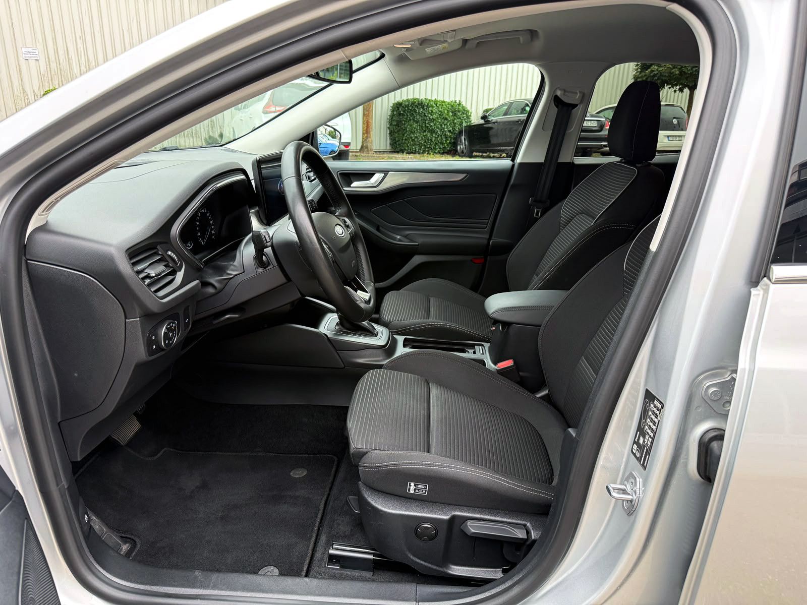 Fahrzeugabbildung Ford Focus Turnier 1.0 EB Titanium AHK ACC KAM B&O BT