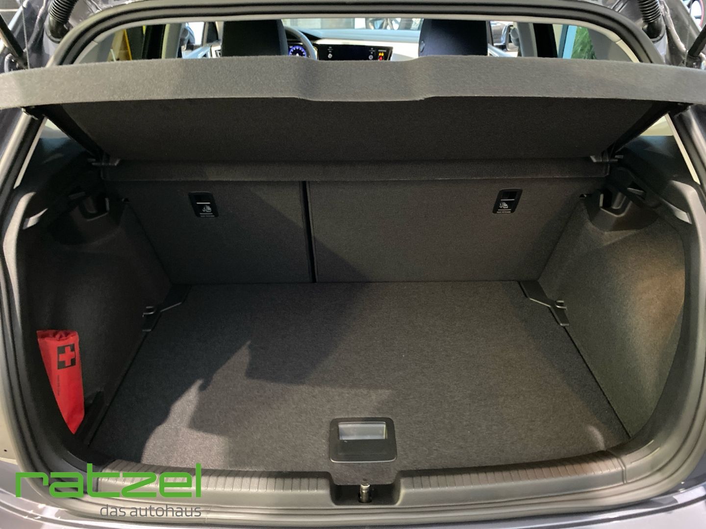 Fahrzeugabbildung Volkswagen Polo MOVE 1.0 TSI SHZ+PDC+Kamera+LED+AppConnect