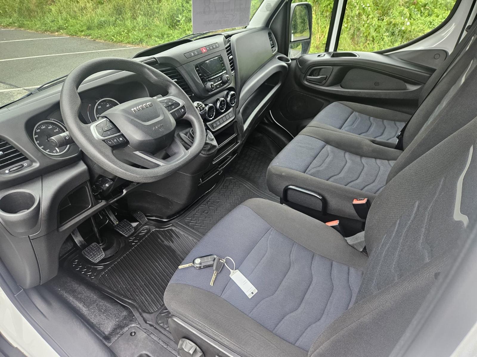 Iveco Daily 35S16 Pritsche lang AHK 3.5t Tempomat AC