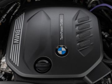 Fahrzeugabbildung BMW 320d xD SportLine HUD DAB 360°Stop&Go Alarm AHK