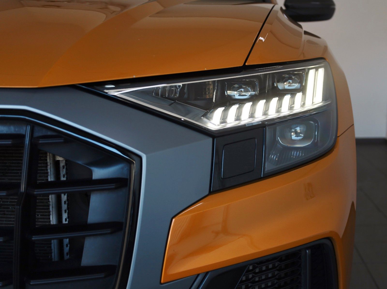 Fahrzeugabbildung Audi Q8 60 TFSI e quattro,S Line,Matrix, CarPlay, 21"