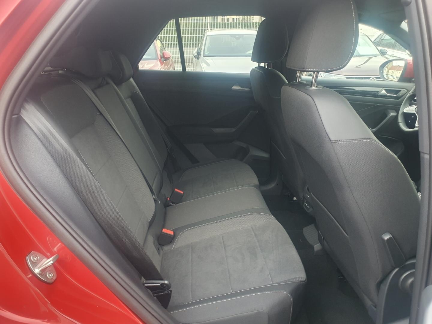 Volkswagen T-Roc R-Line 2.0 TDI DSG 4-M. Sportpaket StandHZ