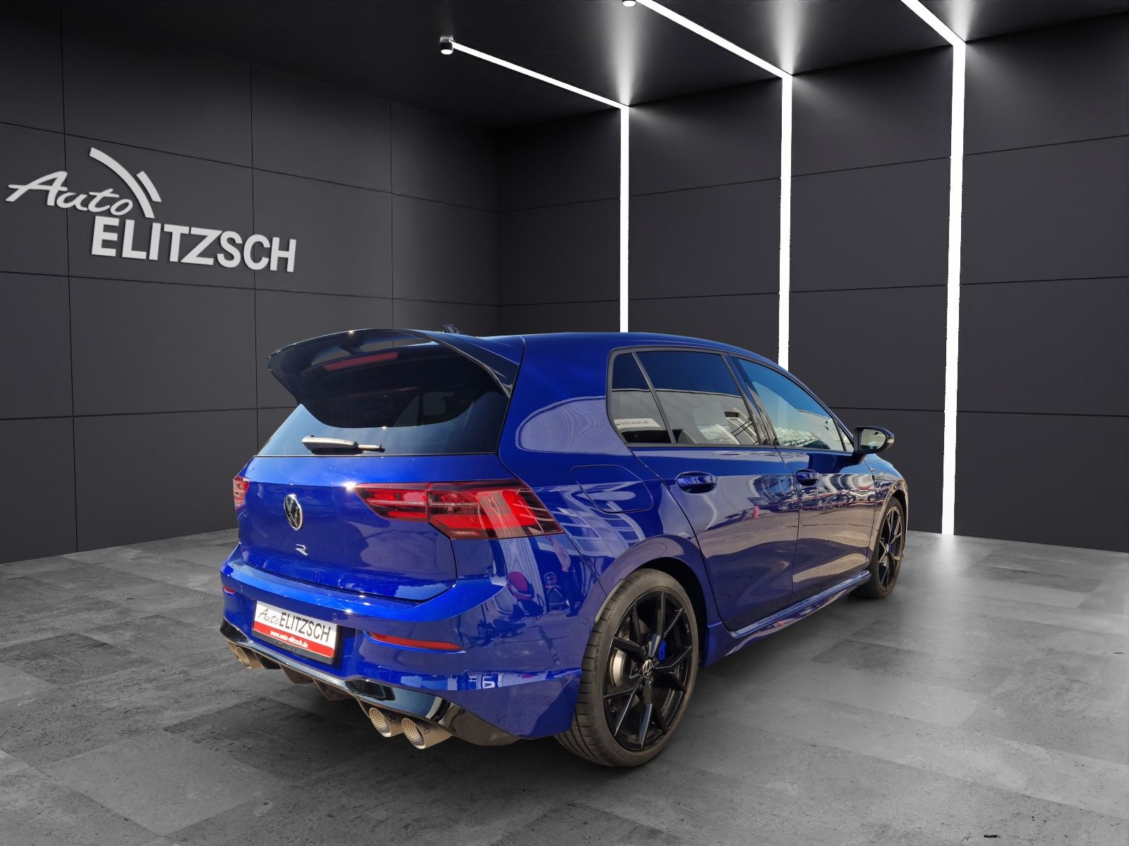 Fahrzeugabbildung Volkswagen Golf VIII R 4M DSG Matrix ACC SHZ Navi-Pro RearV