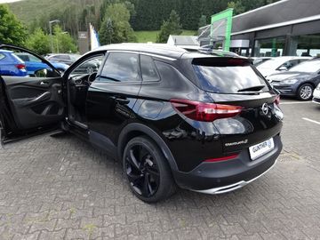 Fotografie des Opel Grandland (X) Grandland X 1.6 Turbo Plug-in-Hybrid ALLRAD