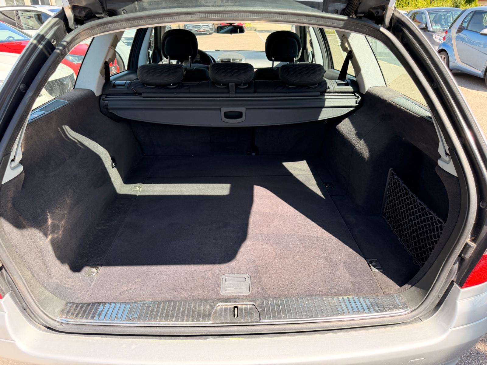 Mercedes-Benz E200 2005 — photo 20