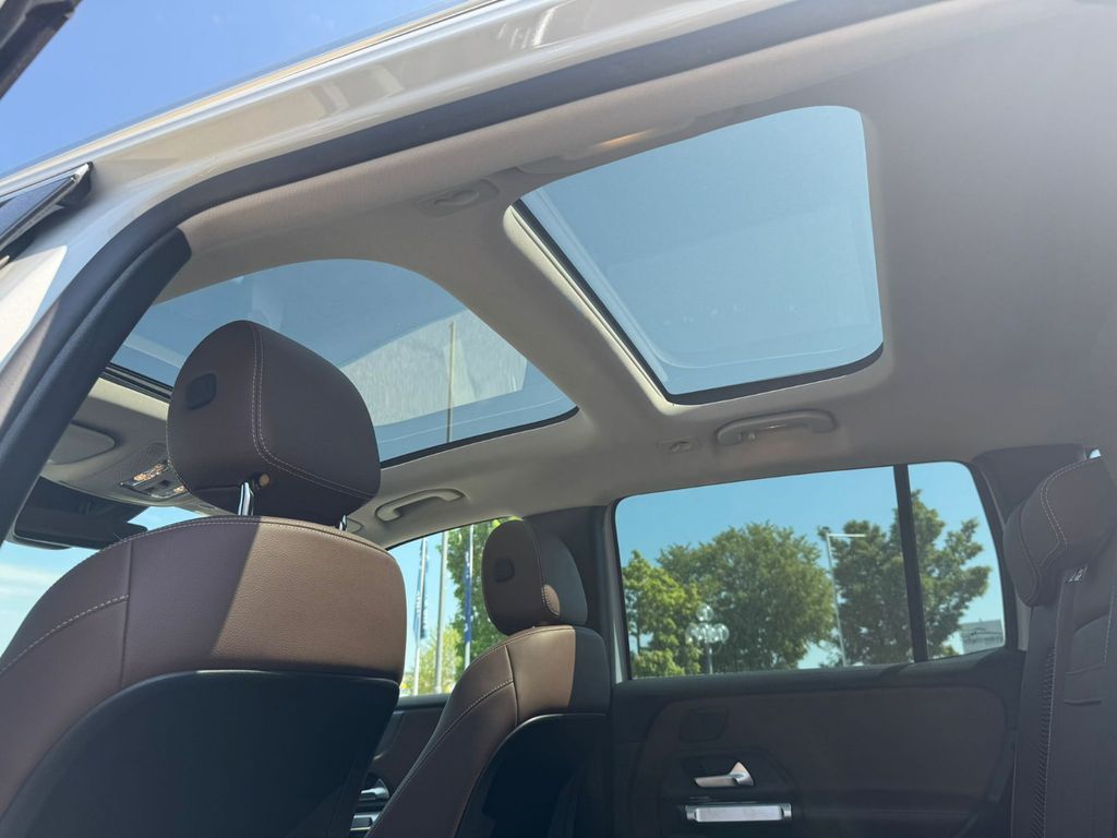 MERCEDES-BENZ GLB 200 24