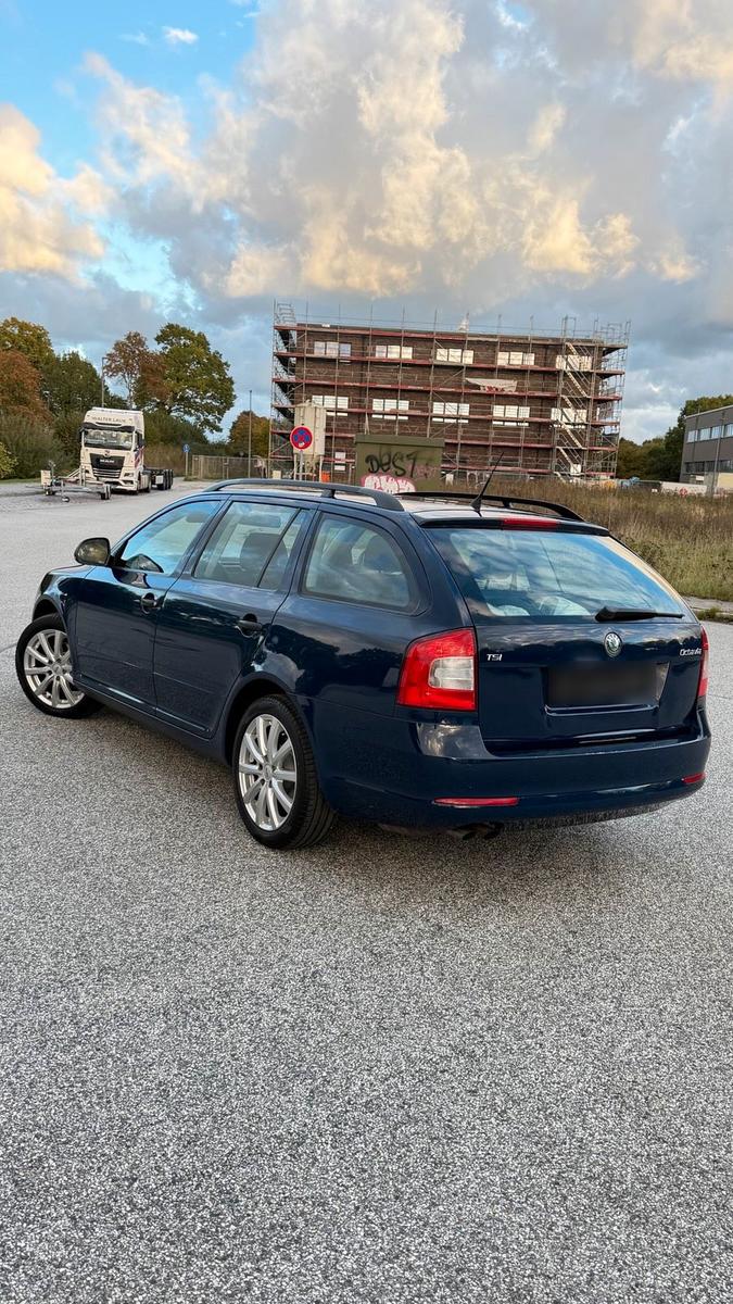 Skoda Octavia 2011 — салон