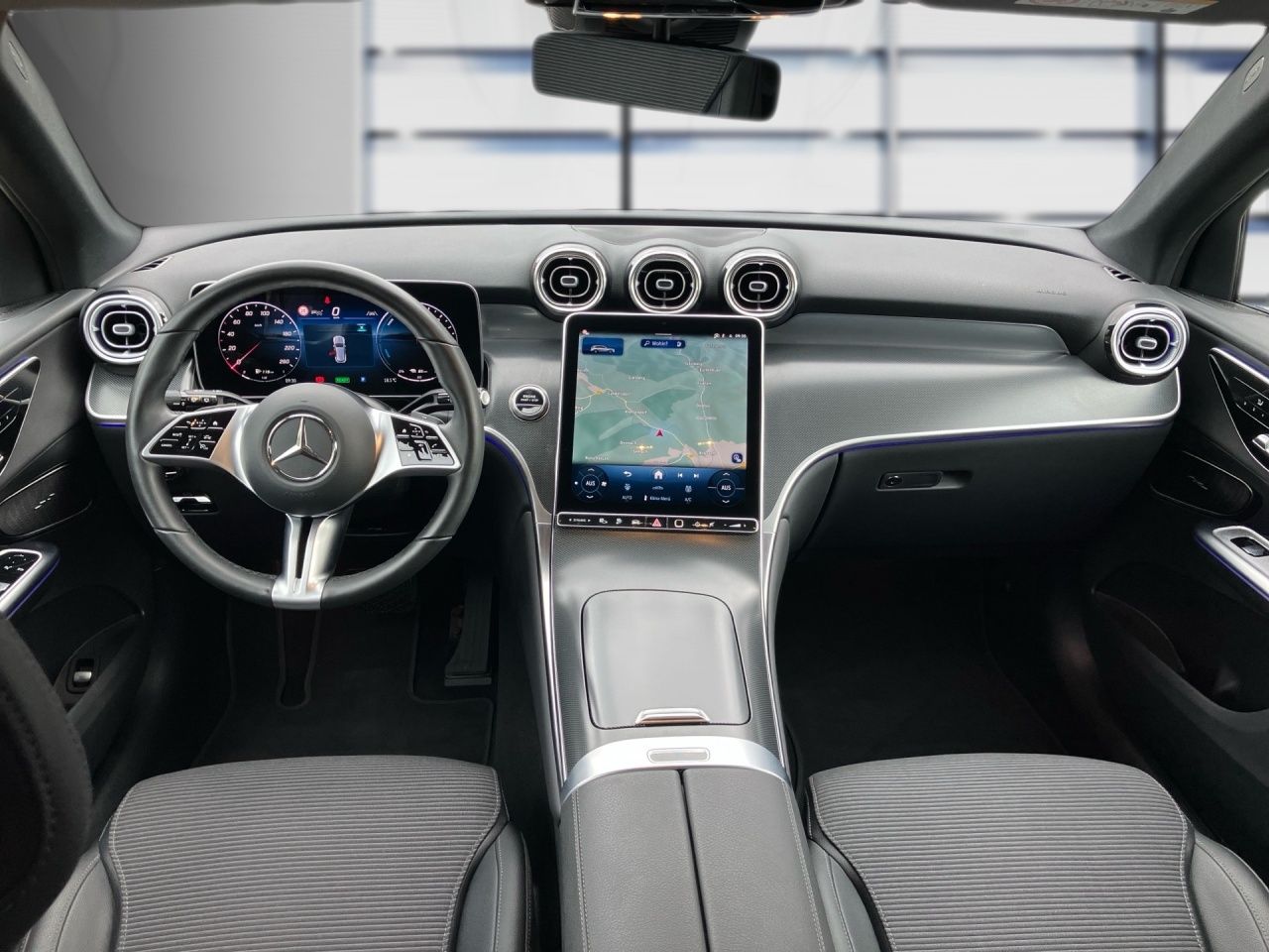 Fahrzeugabbildung Mercedes-Benz GLC 300 de 4M AVANTG+AHK+DISTR+SOUND+LHZ+MEMO+++