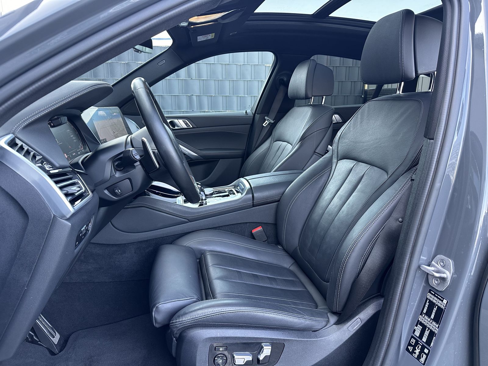 Fahrzeugabbildung BMW X6 xDrive30d M-Sport NAV+LASER+AHK+PANO+HEAD-UP