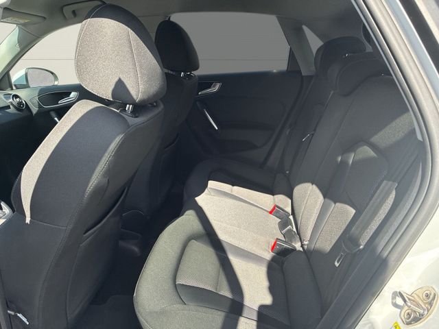 Audi A1 Sportback NaviKlimaPDCBTACCSHZACCSchec